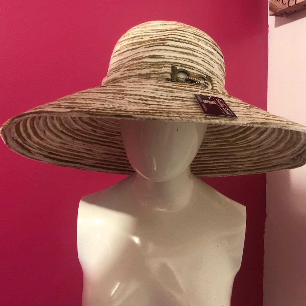 NWT ladies Floppy Hat